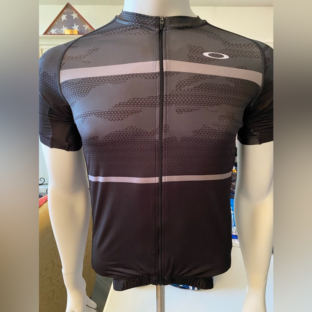 Oakley Black and Gray Short Sleeve Cycling Jersey